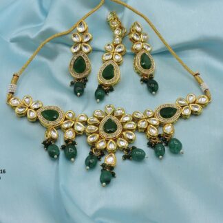 KUNDAN NECKLACE SETS