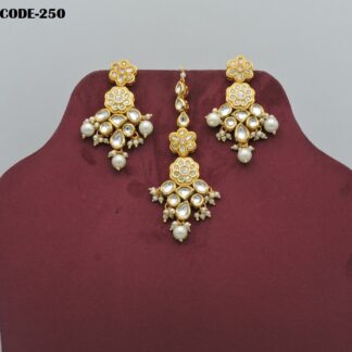 KUNDAN EARRING WITH TIKKA