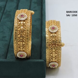 ANTIQUE BANGLES SET