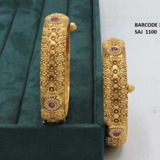 ANTIQUE BANGLES SET