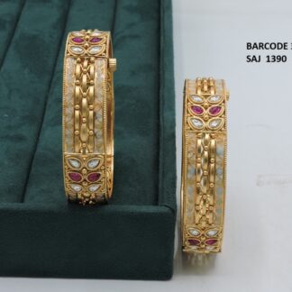 ANTIQUE BANGLES SET