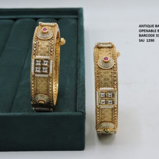 ANTIQUE BANGLES SET