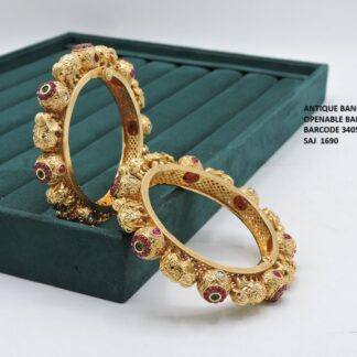 ANTIQUE BANGLES SET