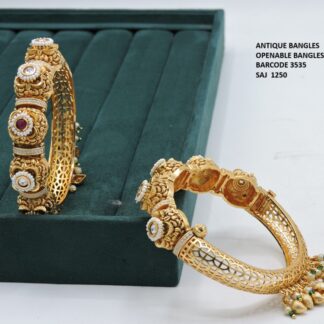 ANTIQUE BANGLES SET
