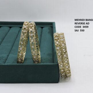 CLASSIC BANGLES WITH MEHNDI PLETING