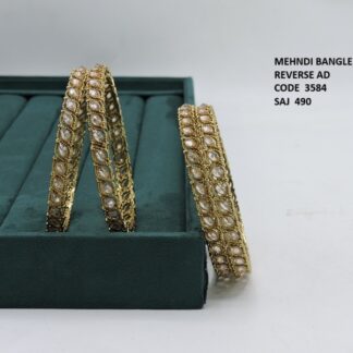 ANTIQUE BANGLES WITH MEHNDI PLETING
