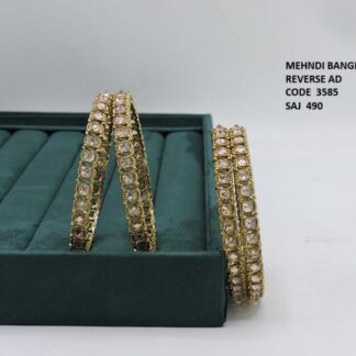 ANTIQUE BANGLES WITH MEHNDI PLETING