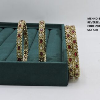 COLOR BANGLES MEHNDI PLETING
