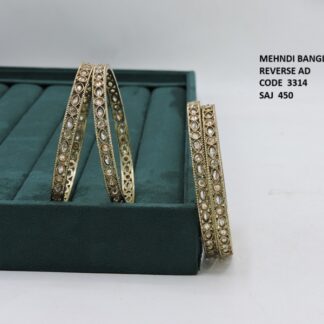BANGLE SET WITH MEHNDI PLETING
