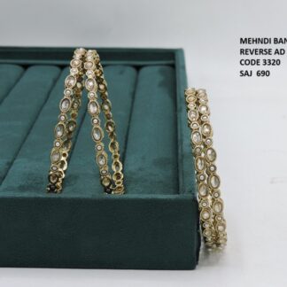 BANGLE SET WITH MEHNDI PLETING