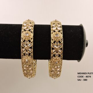 MEHNDI POLISH REVERSE AD MOTI BANGLES